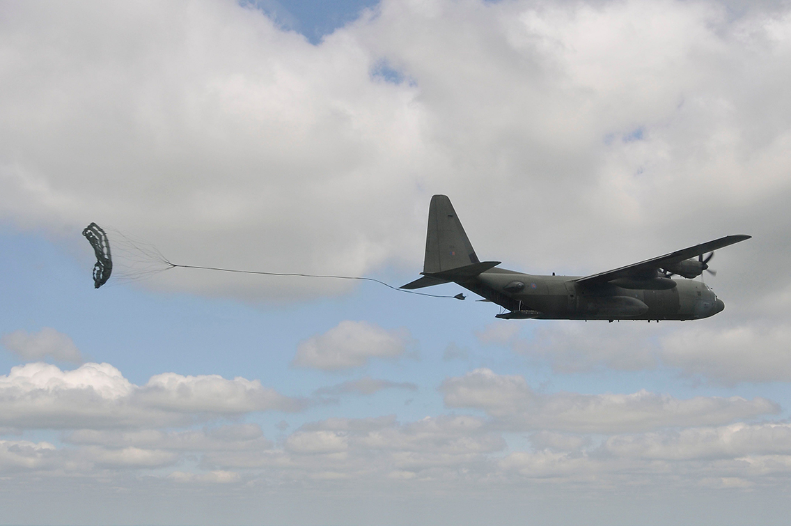 206 Sqn, tow parachute trial